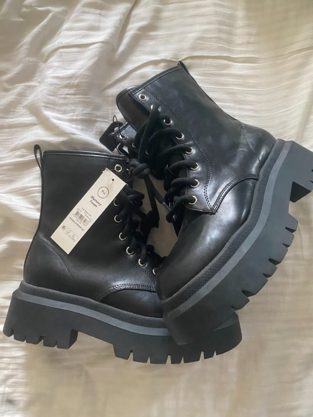 No Boundaries Women's Lug Sole Combat Boots - Black - Size 7.5